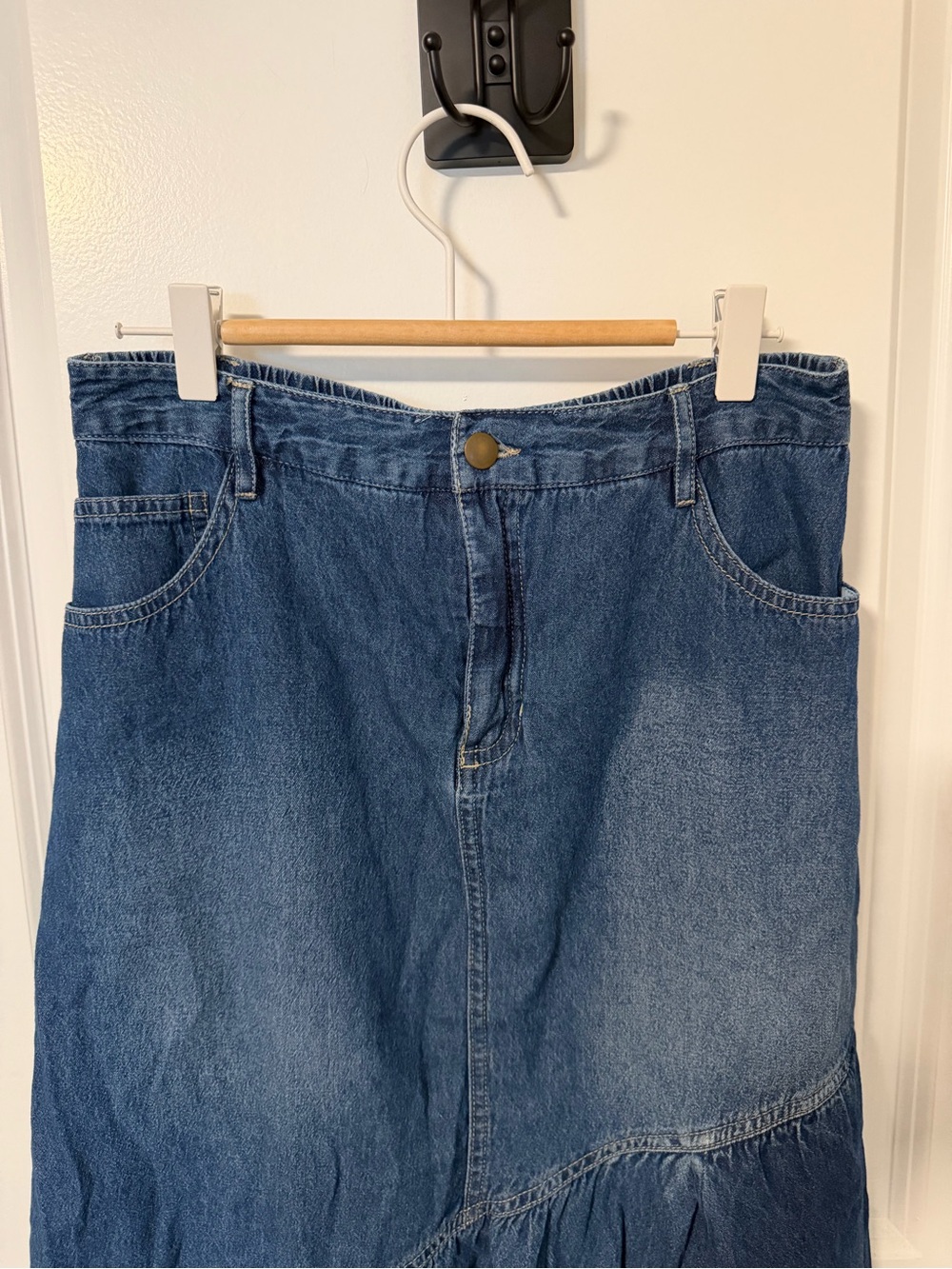 Studio West Women's Dark Blue Denim skirt in small 
Jean skirt - Picture 3 of 8
